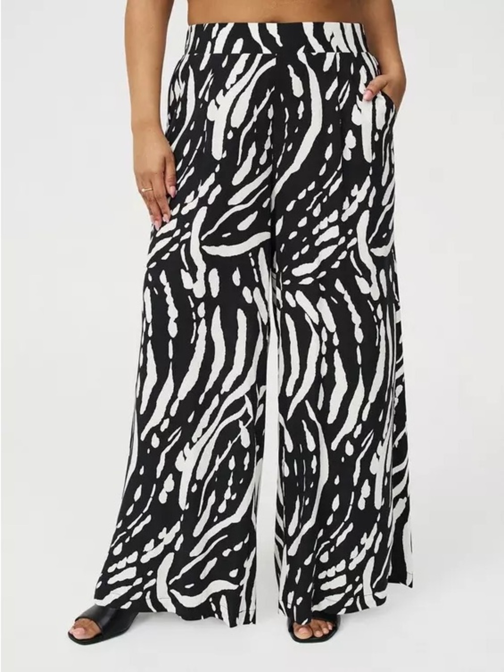 Torrid High-Rise Pull-On Challis Wide Leg Pant (Size 1)